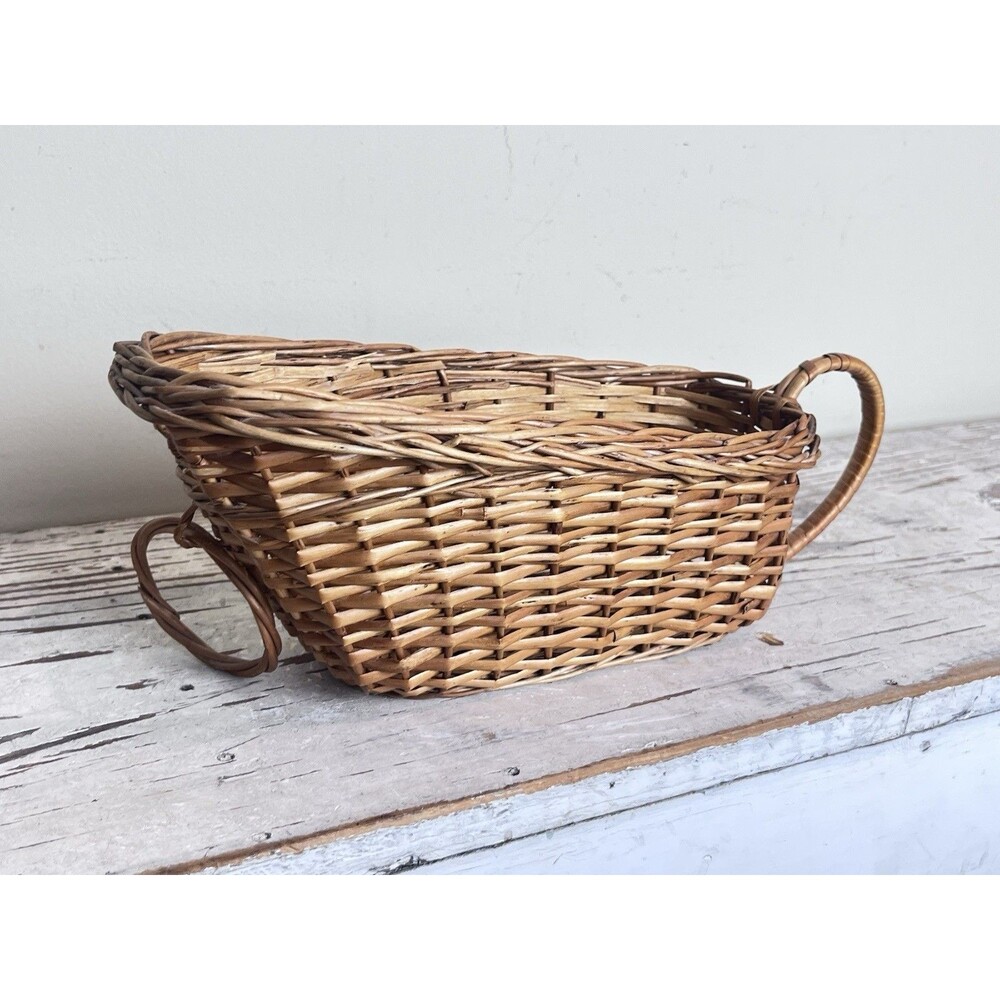 Vintage Wicker Woven Wine Bottle / Crackers Basket With Ring Handle 9”